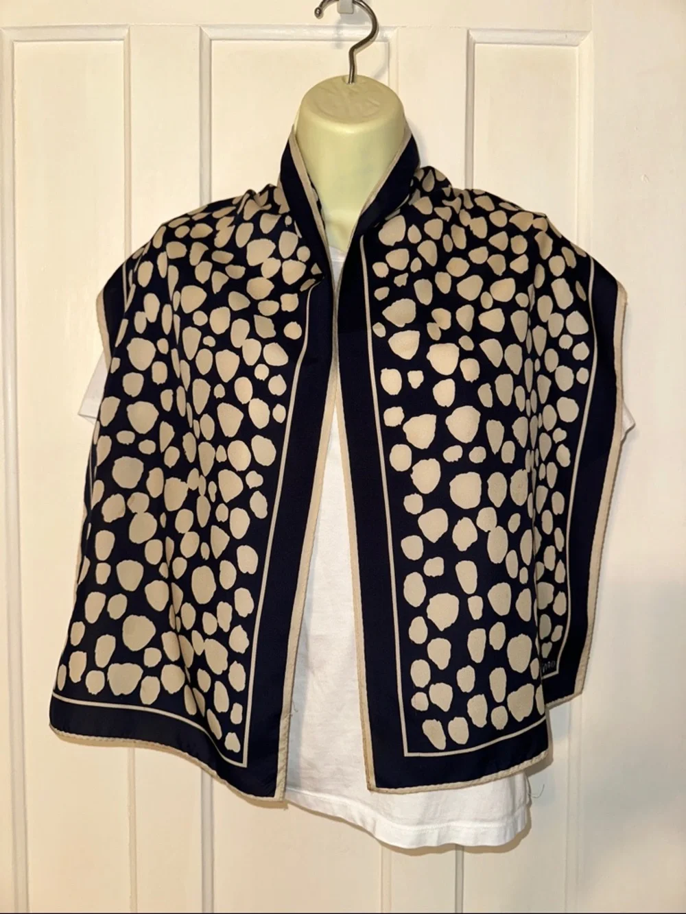 Vintage Vera‎ Navy Blue & Tan Abstract Pebble Scarf